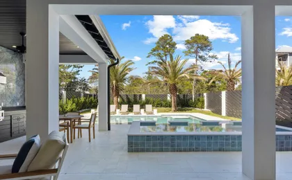 30A Salt & Solace Pool, Golf Cart, Hot Tub + Outdoor Kitchen