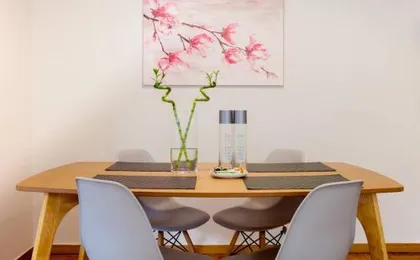TONIS 2BD Home in Centre, 15 sec to Metro