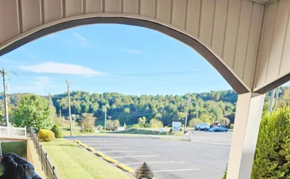 Super 8 by Wyndham Hillsville