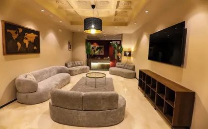 Noah Gate Hotel & Suites