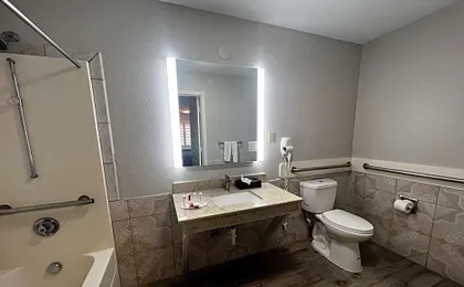 Super 8 by Wyndham Mont Belvieu/Baytown East
