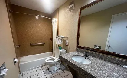 Super 8 by Wyndham La Marque TX/Texas City Area