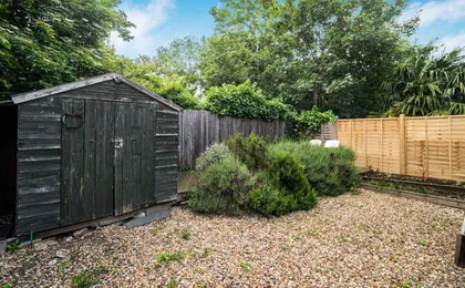 Private Garden Apartment by Tulse Hill Station - Pass the Keys
