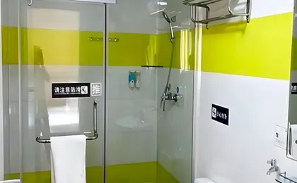7 Days Inn Wuhan University of Technology Mafangshan Metro Station