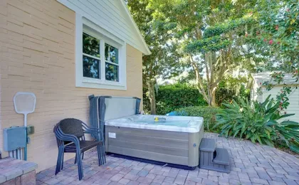 Lakefront Winter Haven Retreat: Hot Tub & Patio!