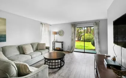 Summerhouse Townhomes #6- Blue Pearl