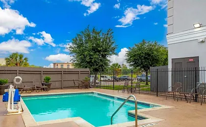 Best Western Plus Hobby Airport Inn & Suites