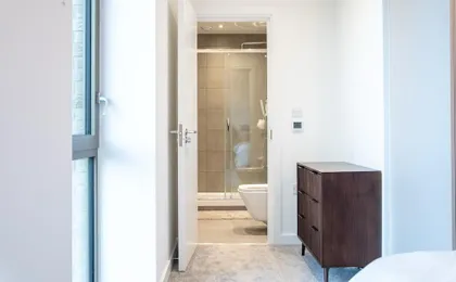 4 Guests - Close Airport - 25min Central London