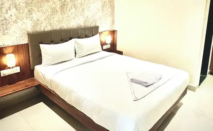 Hotel StayBird - Cove Kharadi