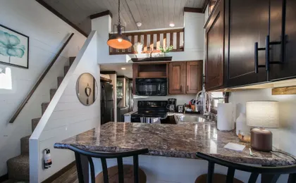 Gorgeous 1BR Tiny Home w Pool Bocce Free Tix