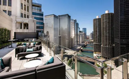 Londonhouse Chicago, Curio Collection by Hilton