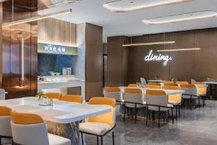 Home Inn Plus Shanghai Lujiazui Shangcheng Road Metro Station