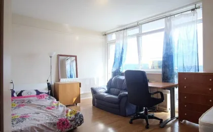 2-Bed Apartment in London Woolwich