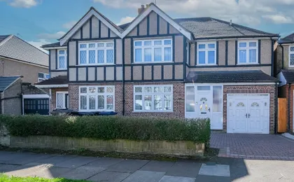 Spacious 5 Bedroom Family Home in Harrow