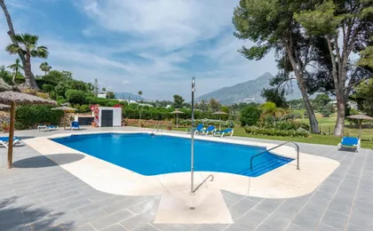 Azahara 2, Contemporary Scandinavian Style Open Plan Apartment with 2 Terraces