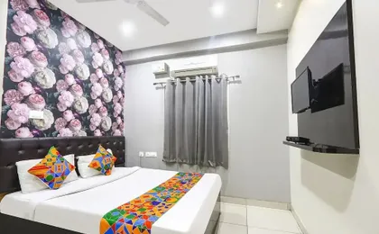OYO Townhouse 1019 Galaxy Suites