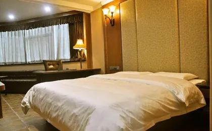 Lincoln Carnival Hotel