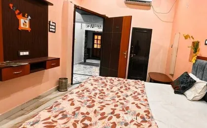 Rudraksha Kashi Inn by Grb