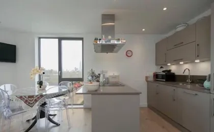 Stylish 1 Bedroom Apartment Near London City