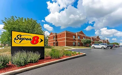Super 8 by Wyndham Elgin