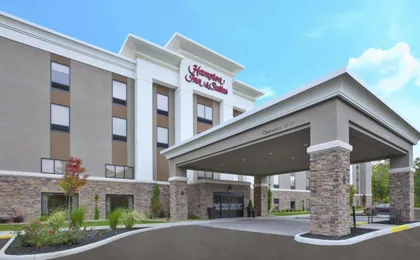 Hampton Inn & Suites Oakwood Village-Cleveland