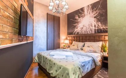 Seven Stories Rooms - City Center Compact Room 04