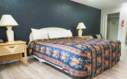 Studio Inn & Suites