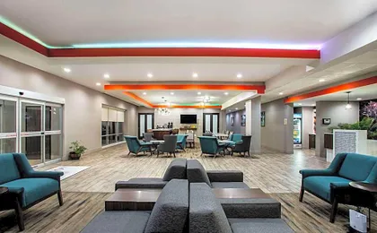 La Quinta Inn & Suites by Wyndham Pittsburg