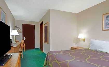 Super 8 by Wyndham Kenmore/Buffalo/Niagara Falls Area