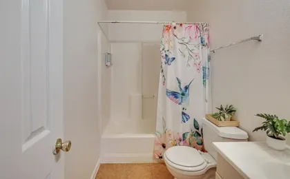 Suburban San Antonio Stay Near Parks & Hospitals