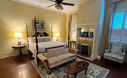 1842 Inn