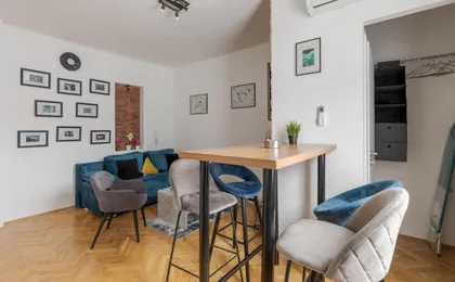 City Center Studio with Private Parking
