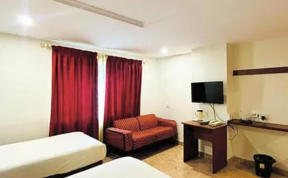 Hotel Sandalwood Inn - Rooms and Spa