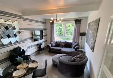 Edinburgh City Centre & Airport 2 Bedroom Apartment