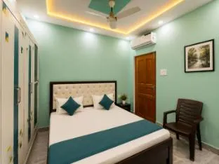 Goroomgo Shiv Kashi P. Guest House - Near Kashi Vishwanath Temple