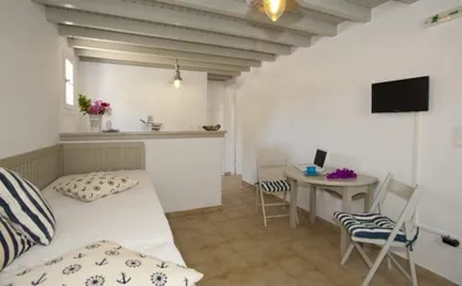 Gryparis' Club Apartments