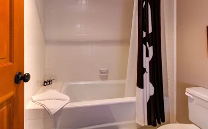 Abode at Ontario Lodge