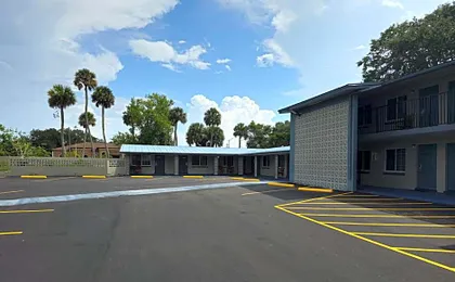 Three Oaks Motel - Titusville