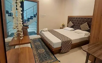 Hotel Chandra Inn 2 Minutes From Kashi Vishwanath