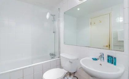 Charming 2 bed Home in West Kensington, Fits 4