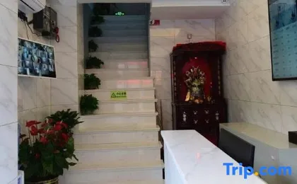 Jixiang Apartment (Shenzhen Chiwei Subway Station)