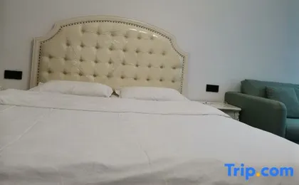 Baixue Apartment