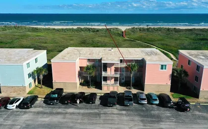 Oceanfront Condo w/ Private Balcony Pool + Tennis Bubbly Blew by Avantstay