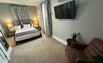 Entire Modern 7 Unit 7 Bath Boutique Inn