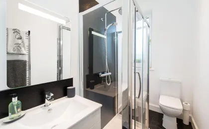 The Roseburn Apartment