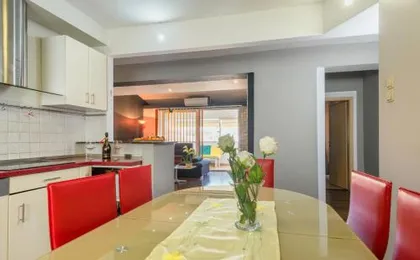 Boki Apartment Split