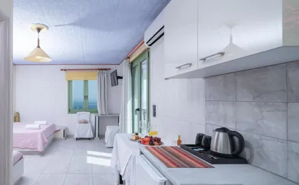 Gorgeous Studio for 2 People, Swimming Pool And Sea View (Adults Only)