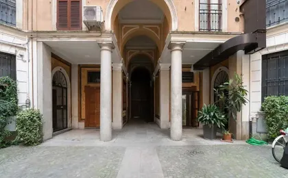 Spacious Flat W/wooden Beams - Porta Venezia