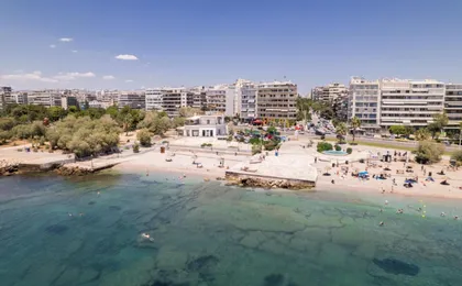 Lovely Seaside Apartment Next To Starbucks Opposite the Beach Park of Flisvos