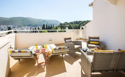 5 Bedroom Holiday Home With Balcony